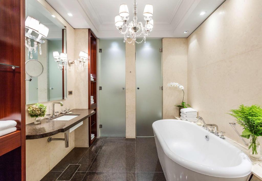 Boudoir Suite - Image 4