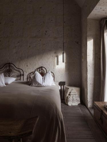 Deluxe Room - Image 2