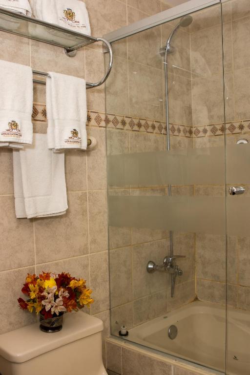 Superior Twin Room with Balcony - Image 3