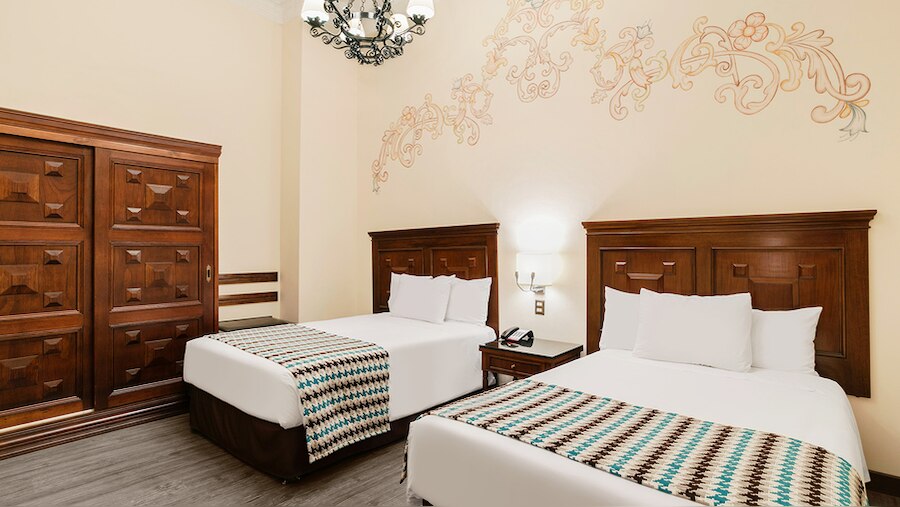 Colonial Family Room - Image 2