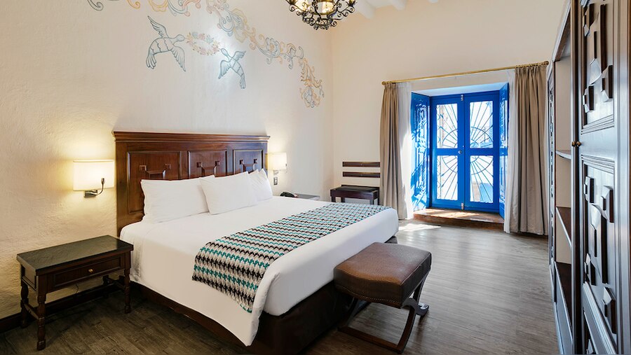 Colonial Suite - Image 1
