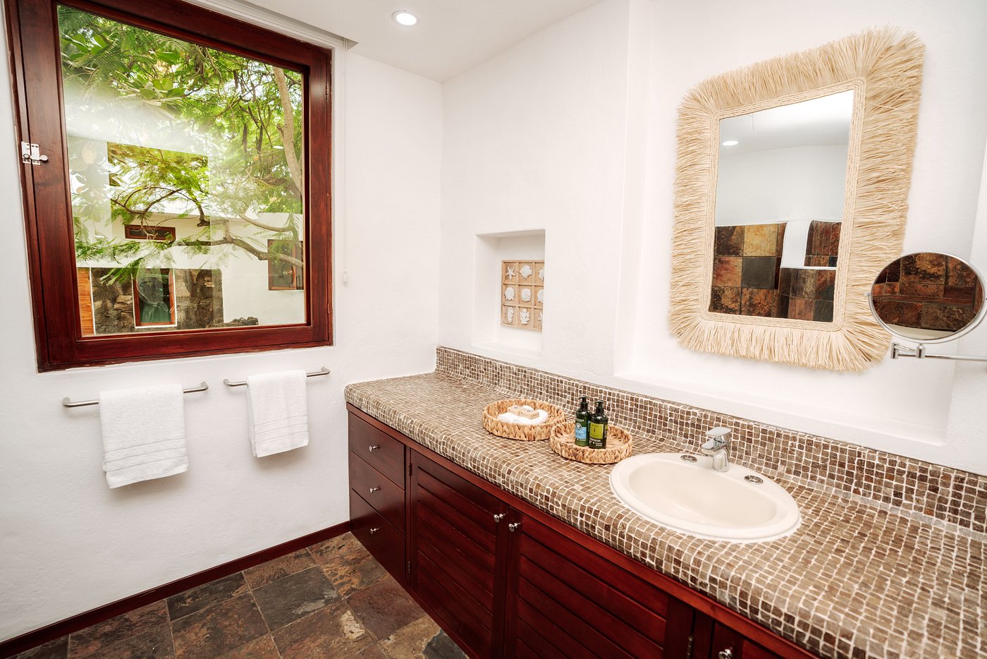Ocean View Room - Image 4