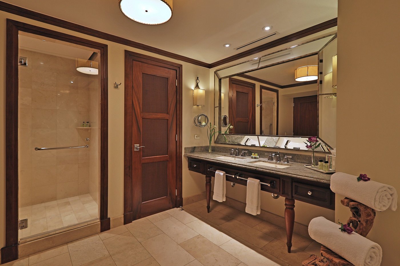 One Bedroom Suite - Image 2