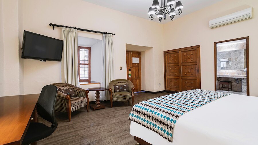 Deluxe Colonial - Image 3