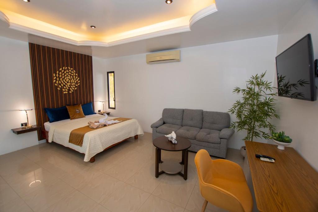 King Suite with Pool View - Image 1