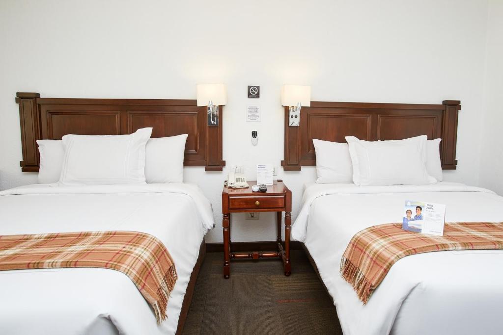 Superior Twin Room - Image 2