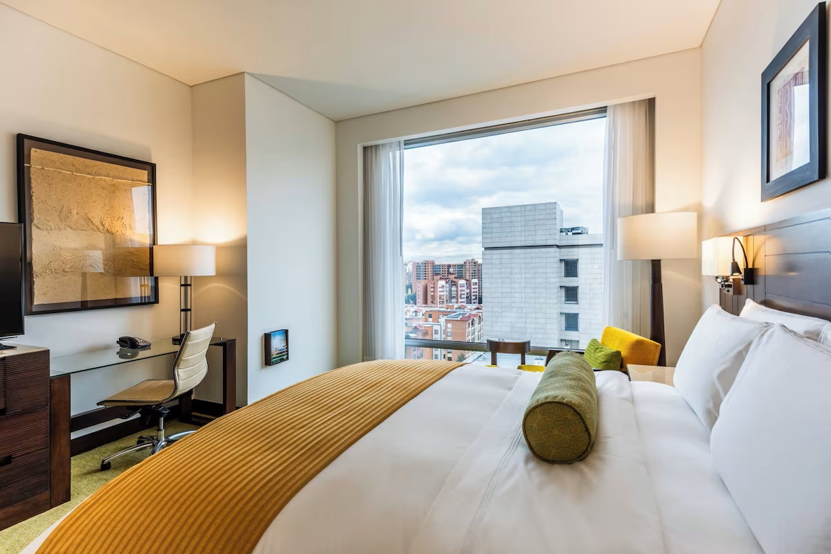 1 Bedroom Junior Suite, 1 King - Image 1