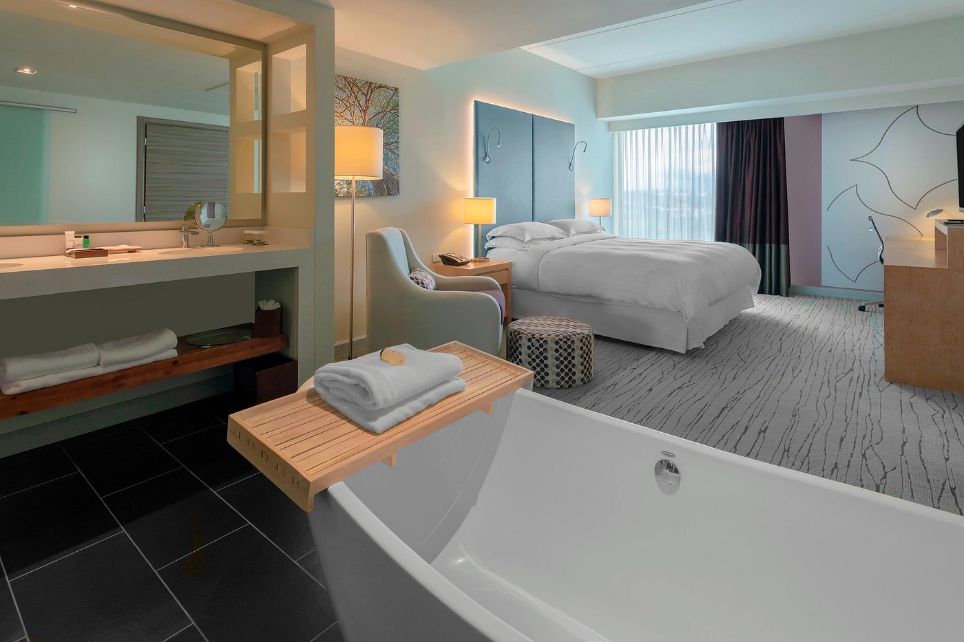1 Bedroom Suite with 1 King Bed - Image 1