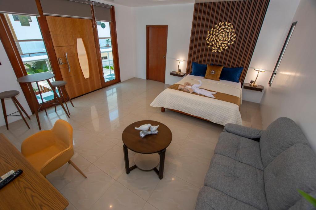 King Suite with Pool View - Image 2