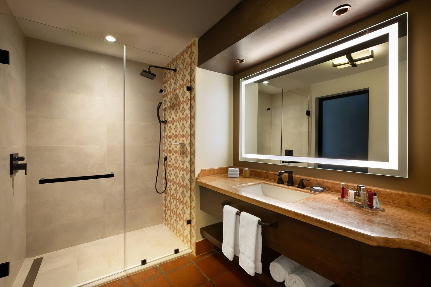 Executive Guest Room with 2 double beds - Image 3