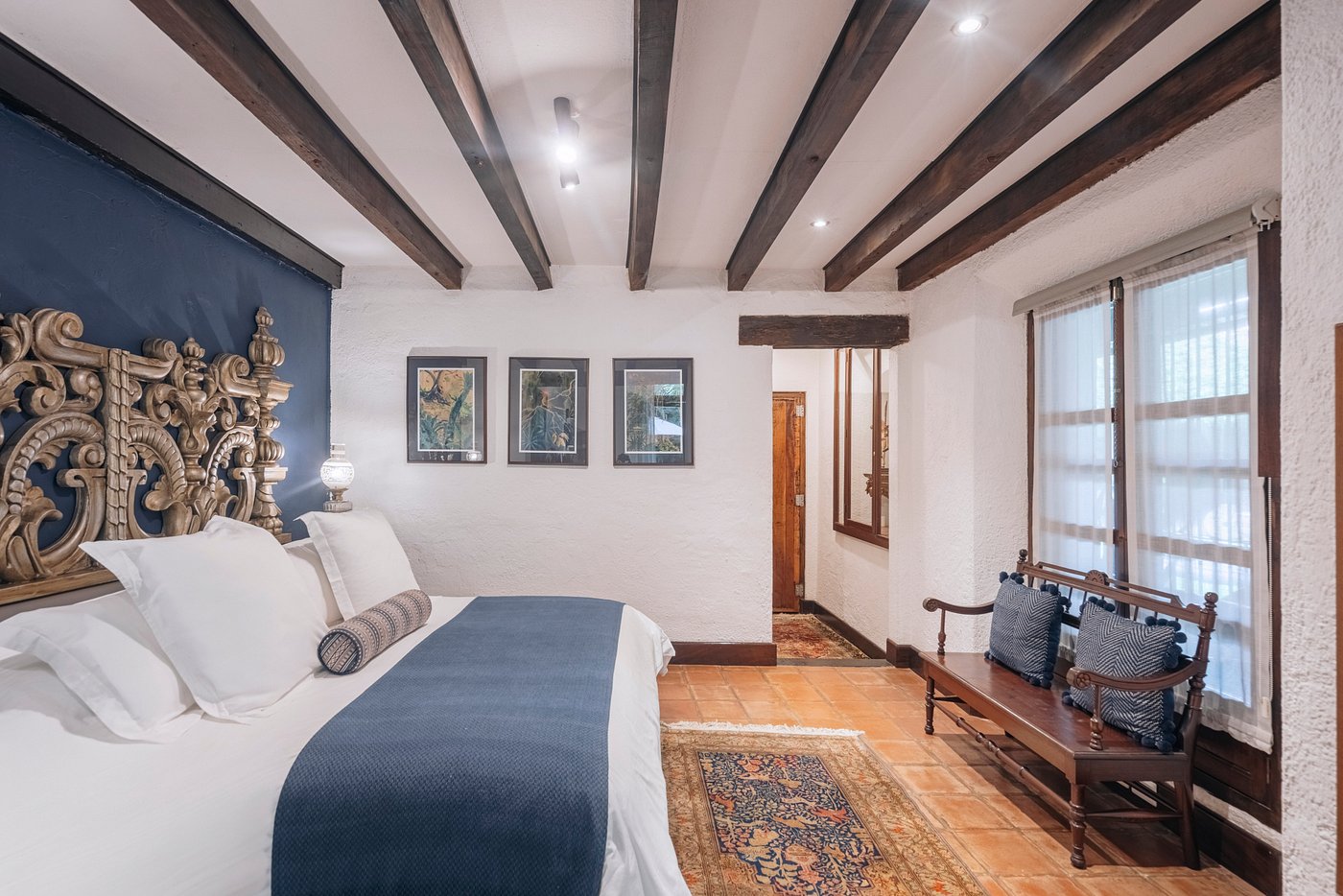 Master Suite with Jacuzzi - Image 1