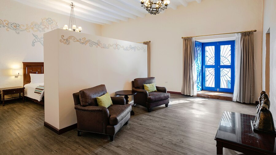 Colonial Suite - Image 4