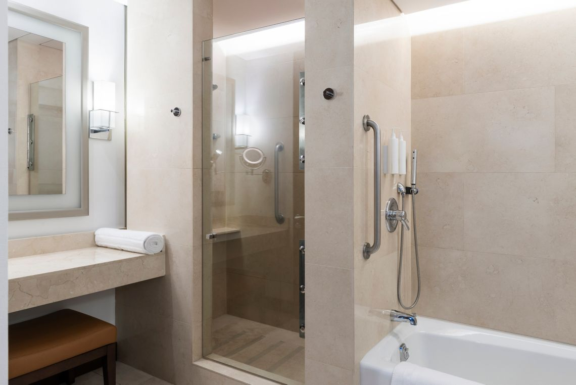 1 Bedroom Junior Suite, 1 King - Image 3