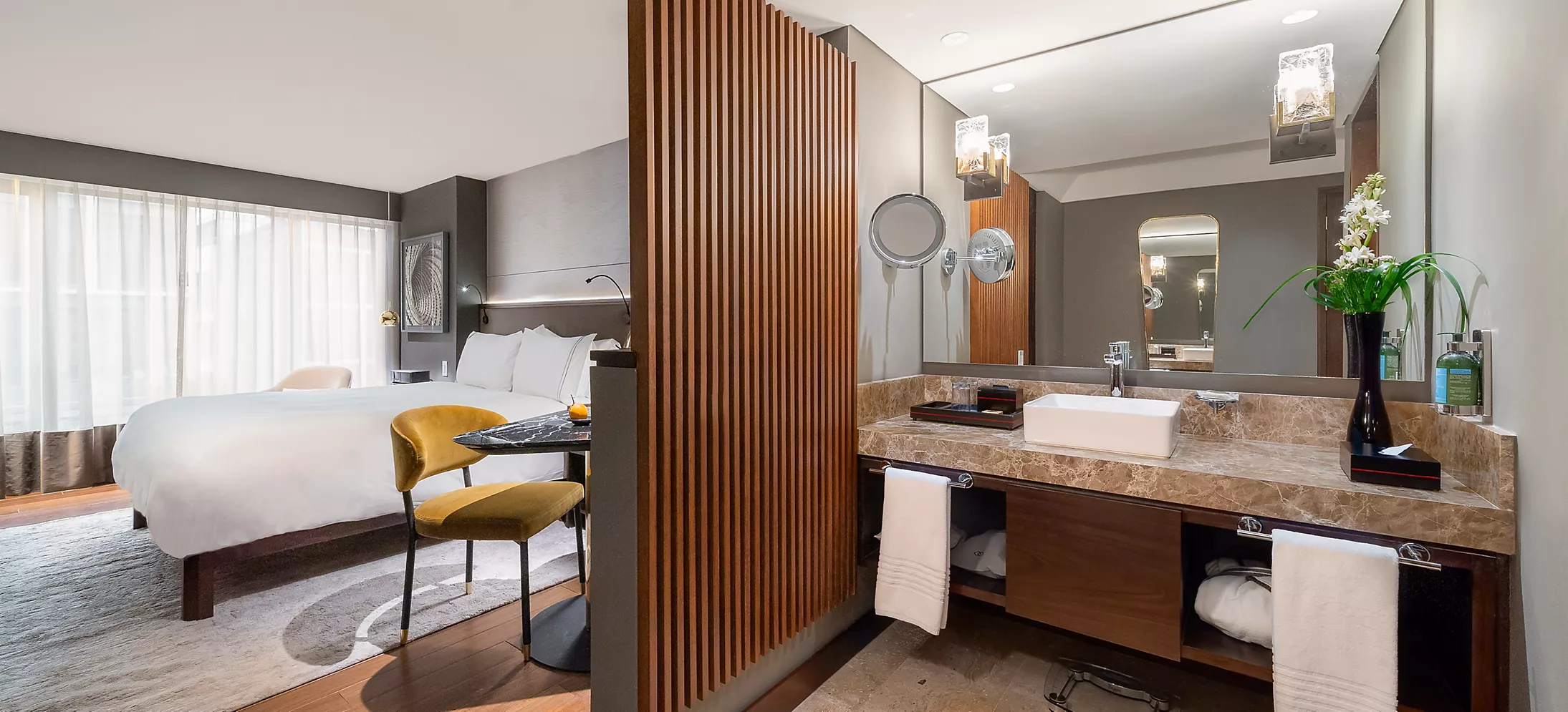 LUXURY ROOM, 1 King Size Bed - Image 2