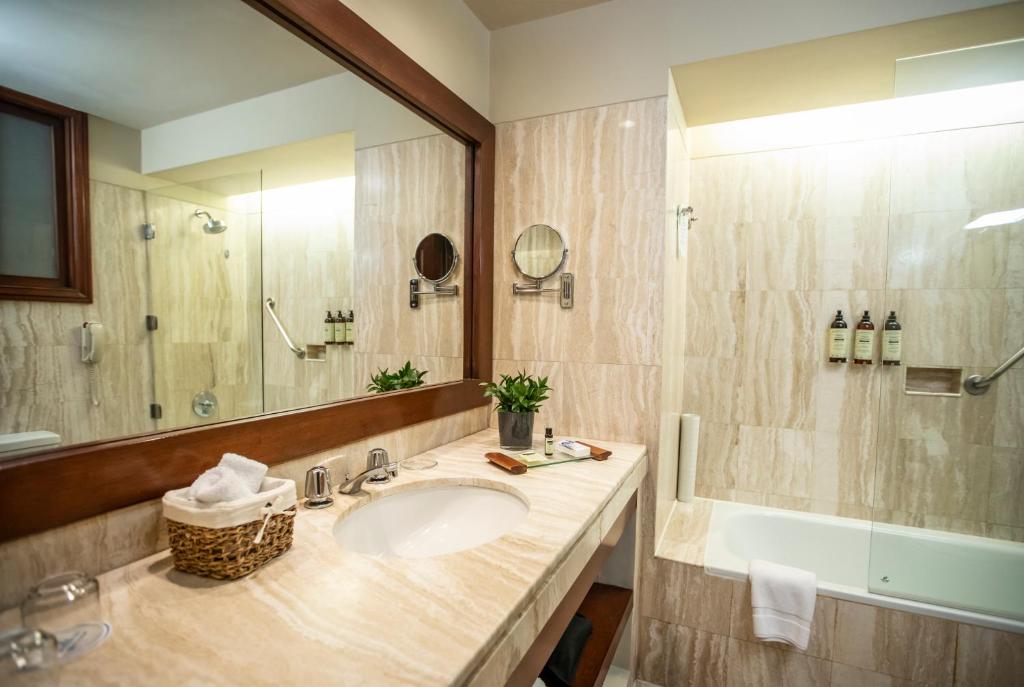Superior King Room – Non-Smoking - Image 3