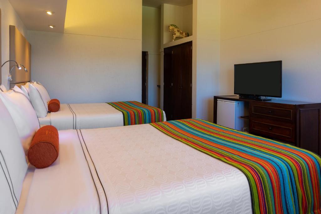 Twin Room with Lake View - Image 2