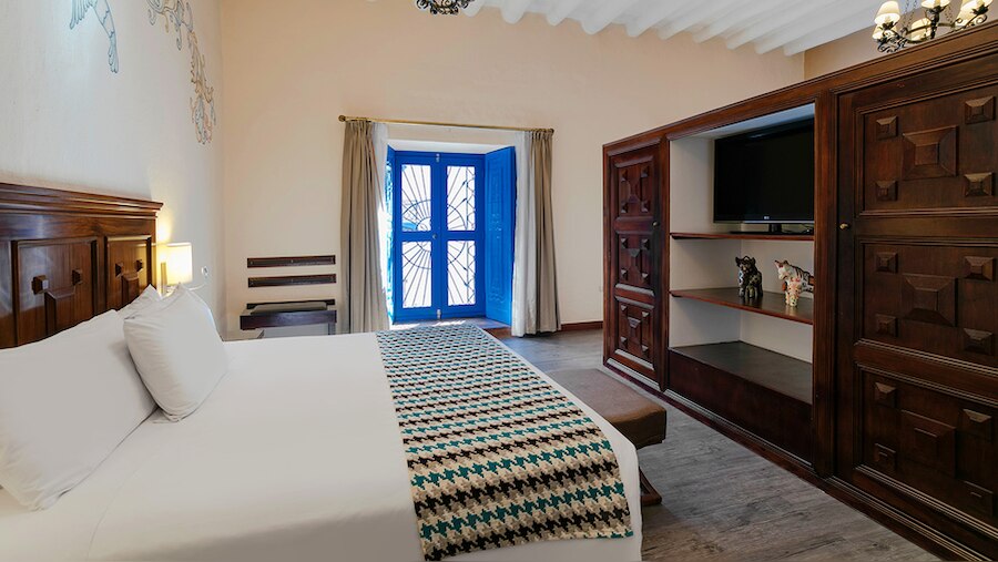 Colonial Suite - Image 2